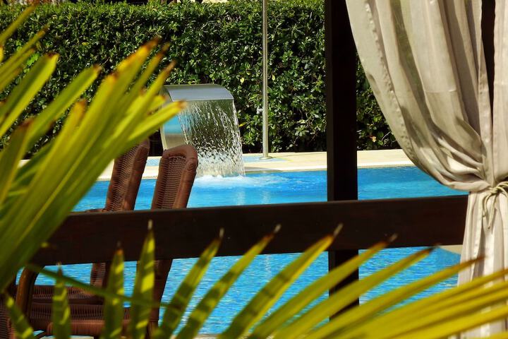 Pools & Facilities