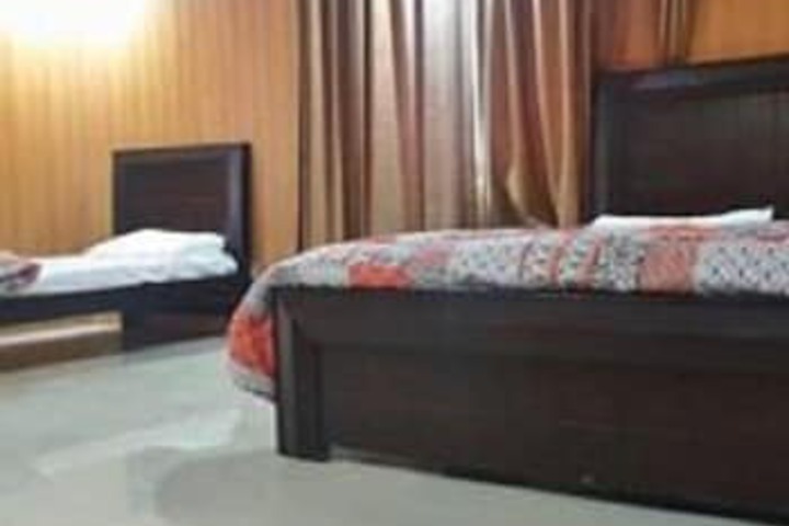 Room 5 of 9