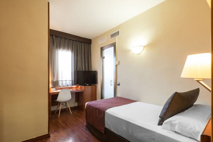 Room 16 of 37