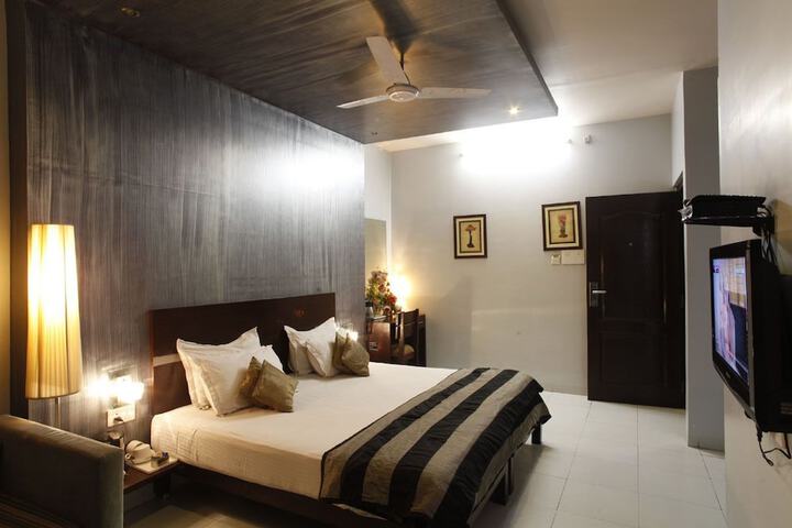 Room 5 of 27
