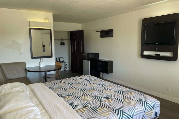 Room 8 of 22