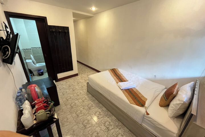 Room 44 of 68