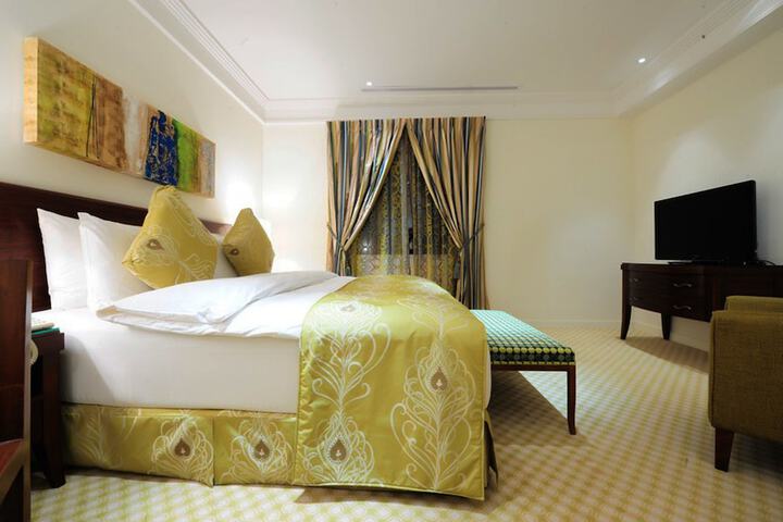 Room 5 of 32