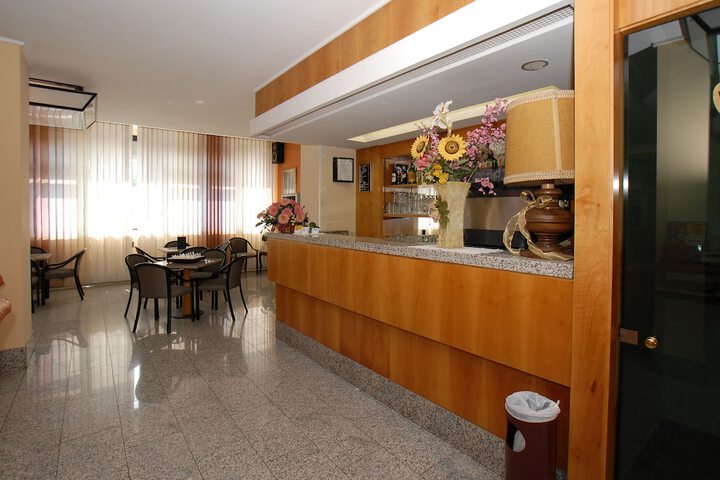 Lounge 60 of 73