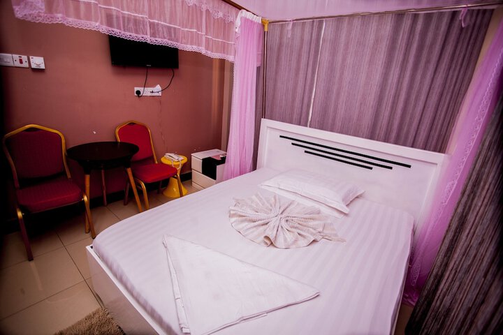 Room 5 of 20