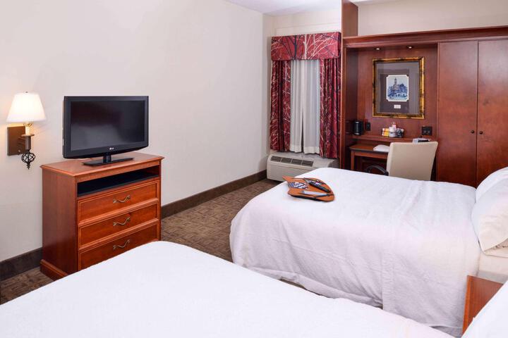 Double Accessible Queen Size Bed (3 of 5)