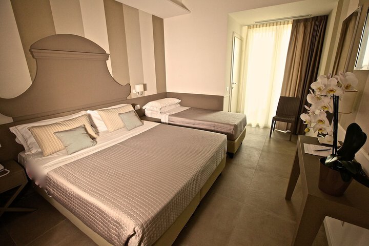 Room 2 of 30