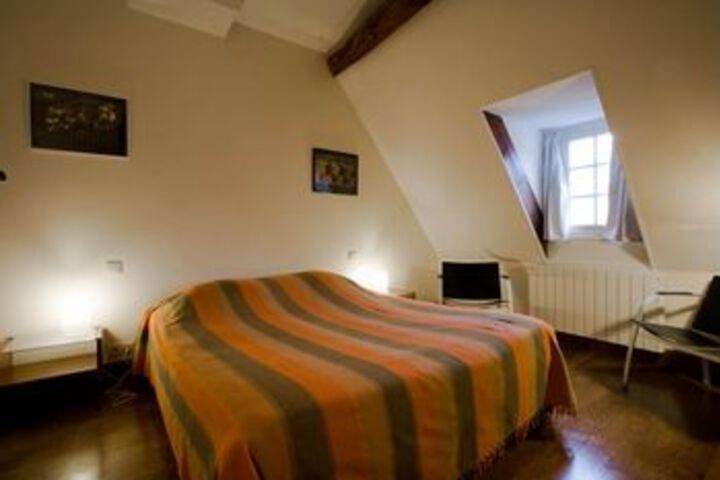 Room 8 of 10