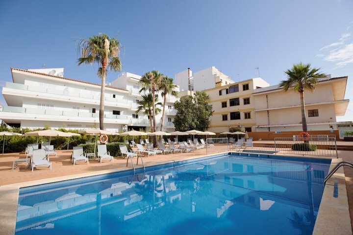 Hotel Pool
