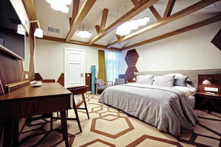 Room 6 of 115