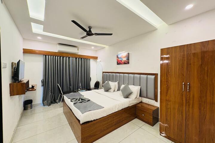 Room 15 of 42