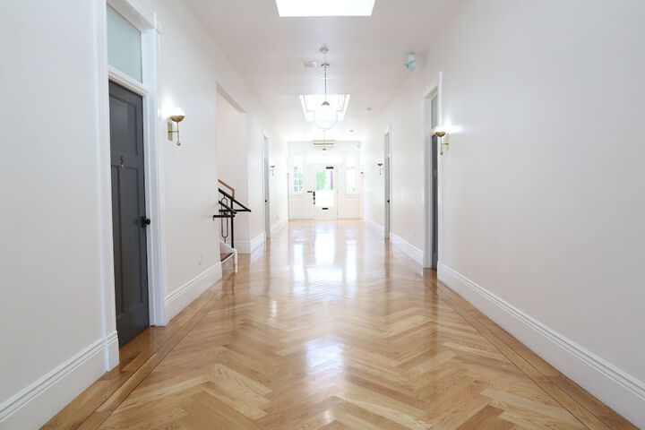 Ballroom/Hall 10 of 23