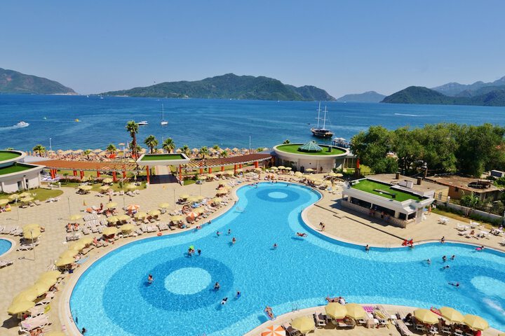 Hotel with Pool