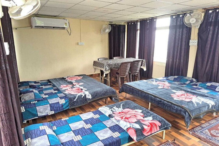 Room 9 of 11