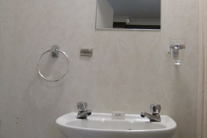 Room 103 of 121