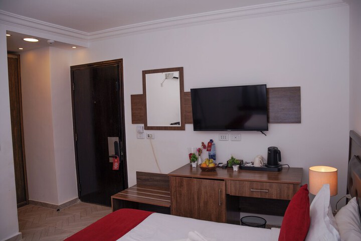 Room 6 of 65