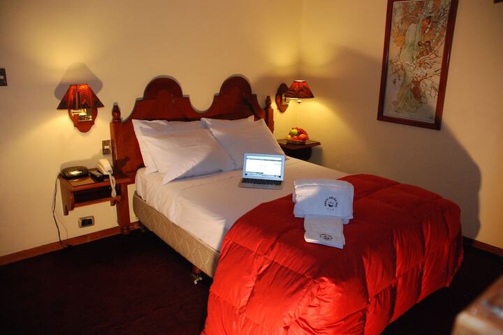 Room 10 of 14