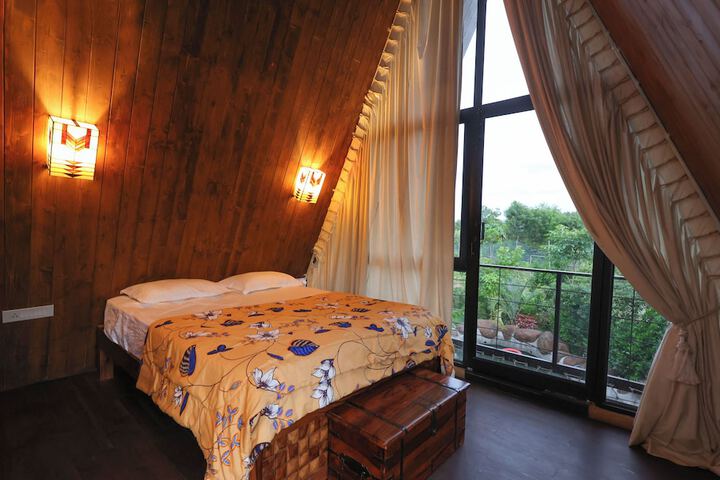 Room 4 of 13