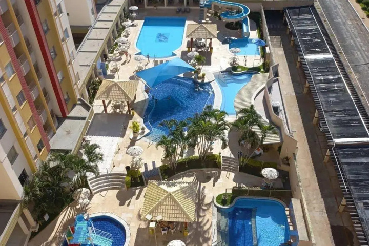 Pool 10 of 15
