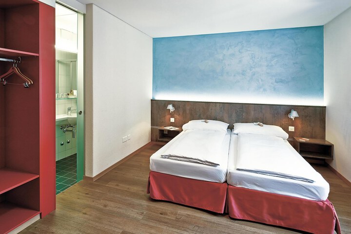 Room 32 of 58