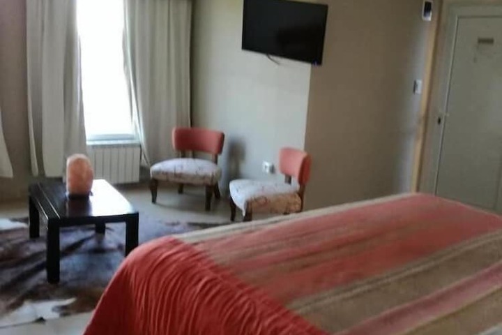 Room 10 of 136