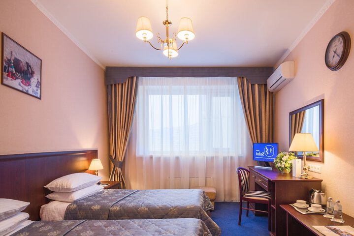 Room 18 of 120