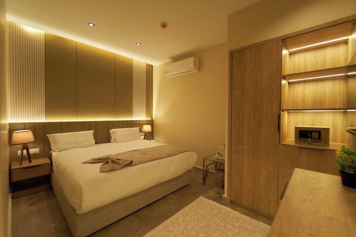 Room 42 of 148