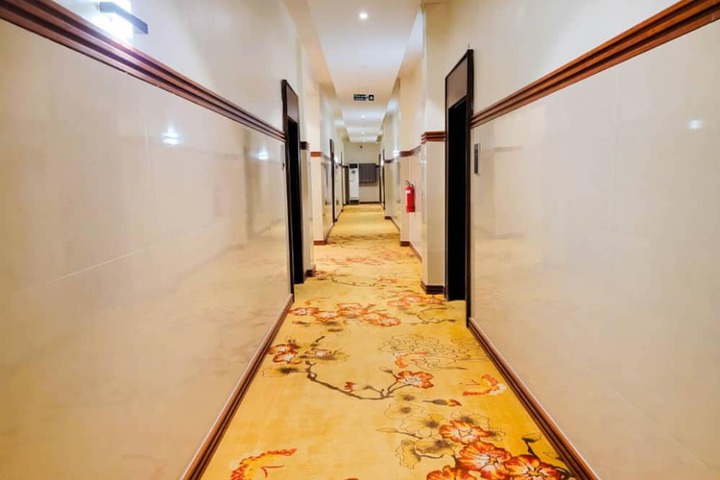 Ballroom/Hall 20 of 24