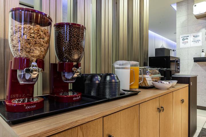 Breakfast/Coffee Service 81 of 91