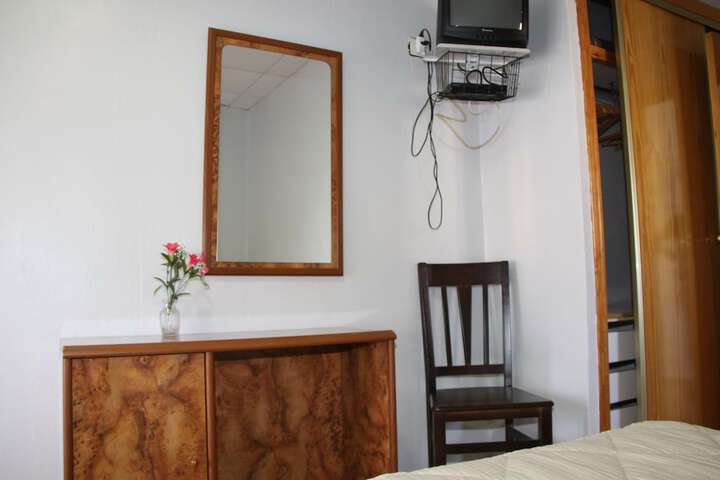 Room 13 of 30