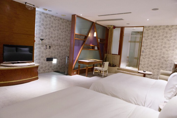 Room 35 of 62