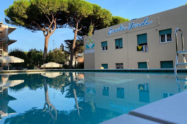 Hotel with Pool