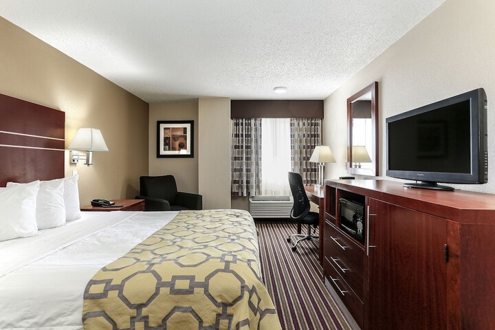1 Queen Bed (5 of 16)