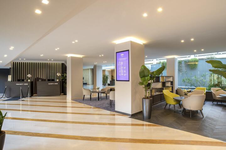 Business Center 73 of 77