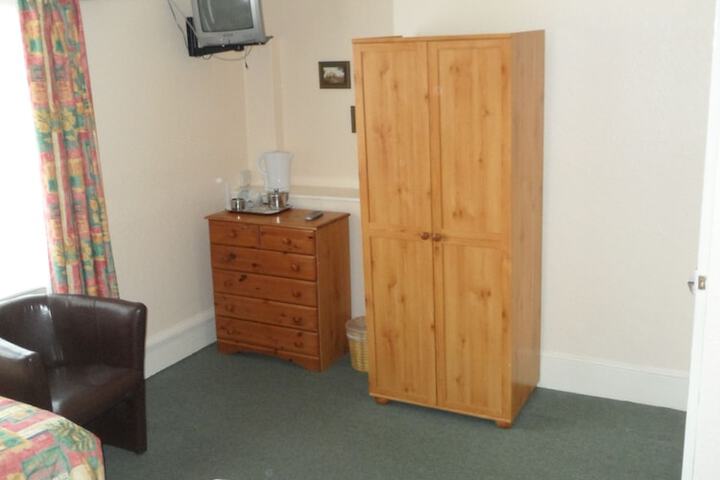 Room 6 of 61