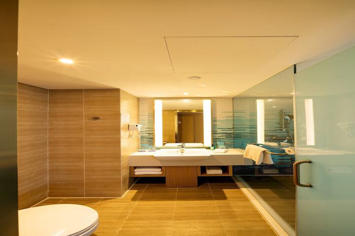 Room 12 of 25