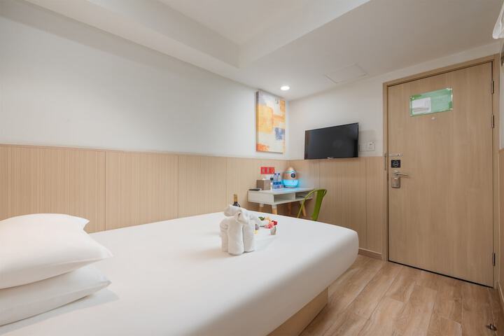 Room 11 of 25
