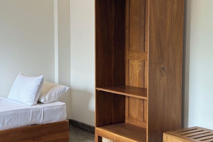 Room 13 of 36