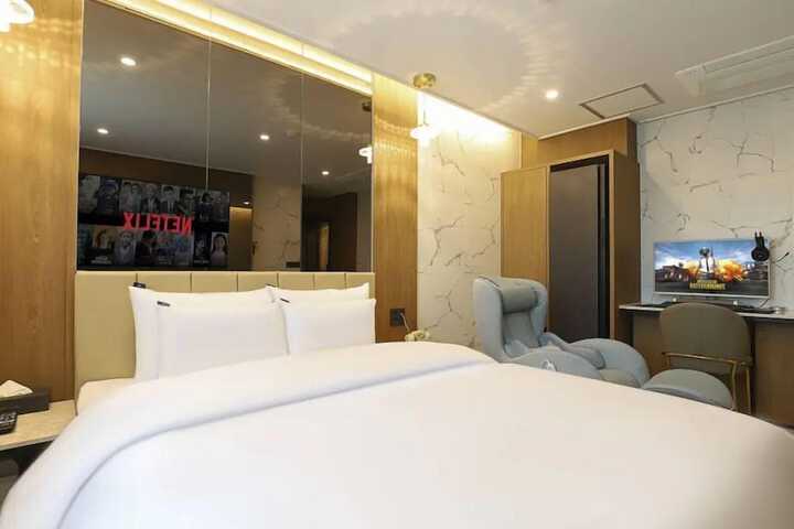 Room 34 of 109