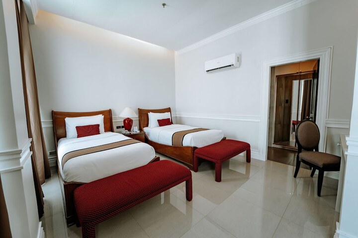 Room 15 of 38
