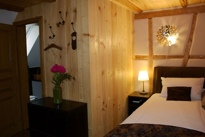 Room 2 of 64