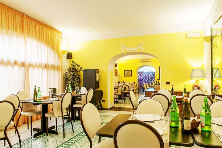 Dining 58 of 89