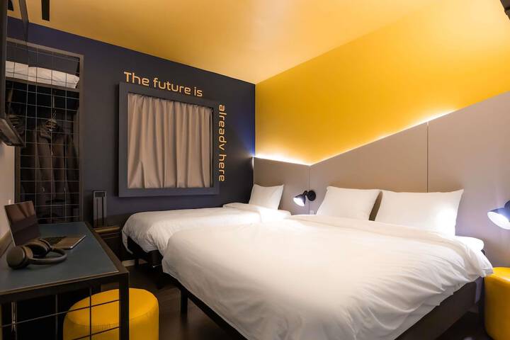 Room 12 of 38