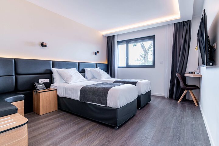 Room 13 of 43