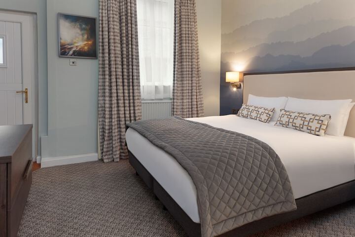 Room 4 of 155