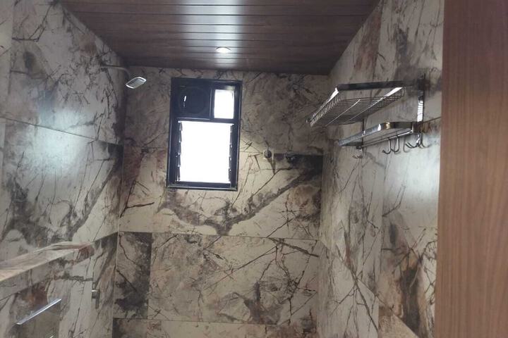 Room 16 of 18