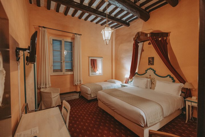 Room 11 of 36