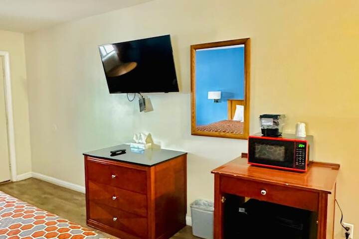 1 King Bed (1 of 11)