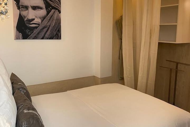 Room 10 of 65