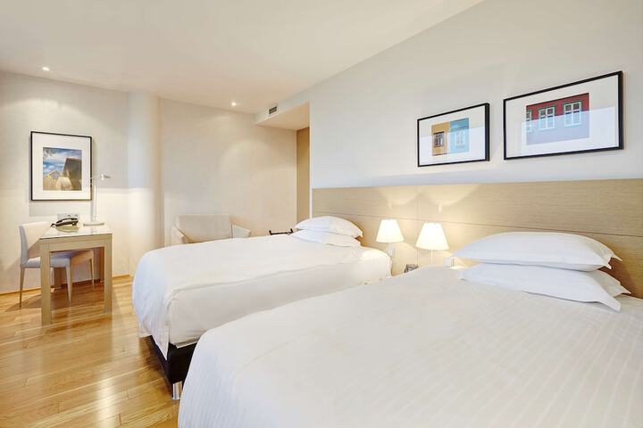 Room 42 of 119